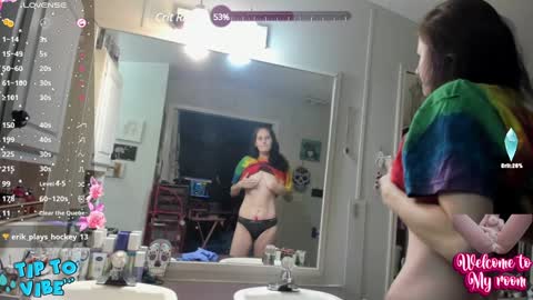 Snapshot of lolabunny9 chatting on 12-02-24, 03:47 Lola online show from 12-02-24, 03:47