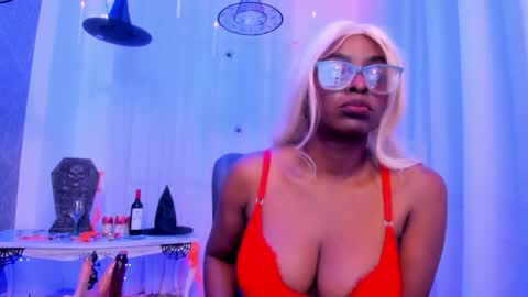 lola online show from 10-31-25, 09:16