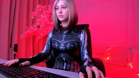 lolalemona online show from 12-15-24, 07:24