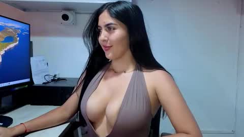 lolalola_12 online show from 11-07-25, 10:10