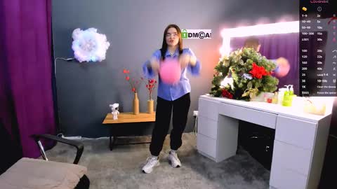 Lola pvt is OPEN online show from 02-12-25, 12:44