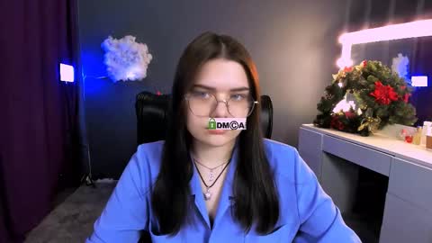 Lola pvt is OPEN online show from 02-26-25, 09:32