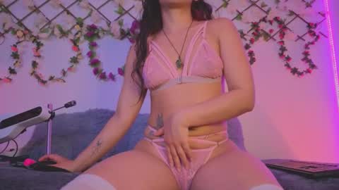  Lola  online show from 11-24-25, 09:14