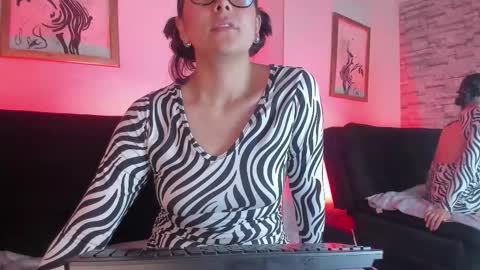 Snapshot of lolaxxxperiience chatting on 10-11-25, 11:31 Lola online show from 10-11-25, 11:31