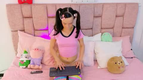 Lola online show from 11-25-25, 07:36