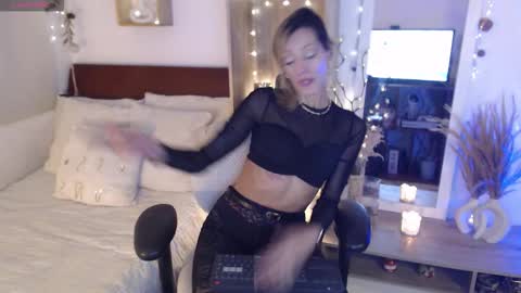 Snapshot of lolis_sweet_submisive chatting on 11-15-25, 12:19 Dear tippers follow me on my new cb account lennarogers online show from 11-15-25, 12:19