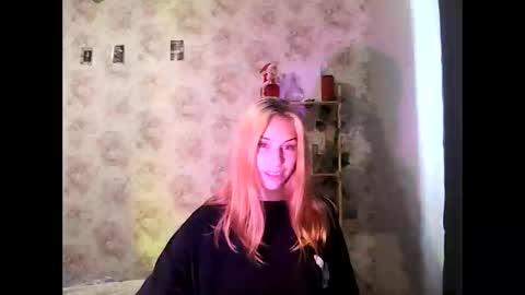 Snapshot of lollalakiss chatting on 09-22-25, 12:34 LollaLaKiss online show from 09-22-25, 12:34