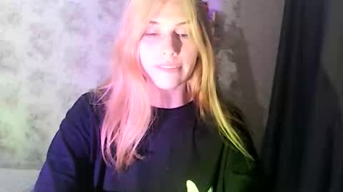 Snapshot of lollalakiss chatting on 09-23-25, 02:20 LollaLaKiss online show from 09-23-25, 02:20