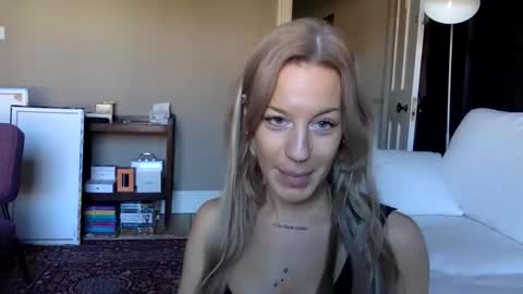 Snapshot of londonbrooke chatting on 12-02-25, 12:54 Em online show from 12-02-25, 12:54