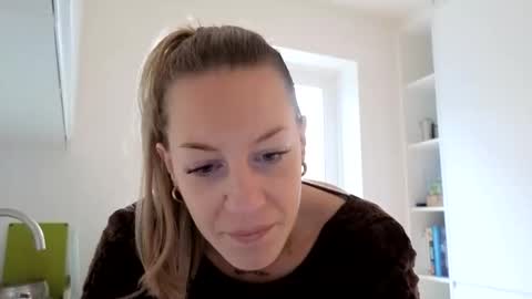 Em online show from 12-21-25, 11:50