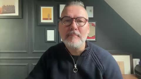 EnglishBear online show from 12-19-25, 09:16