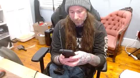 Snapshot of longhair021 chatting on 10-19-25, 04:24 longhair online show from 10-19-25, 04:24