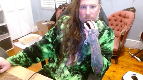 Snapshot of longhair021 chatting on 10-22-25, 07:13 longhair online show from 10-22-25, 07:13