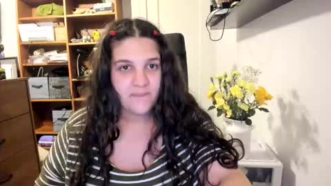 Snapshot of longhairbigbewbs chatting on 02-18-26, 02:40 Rose online show from 02-18-26, 02:40