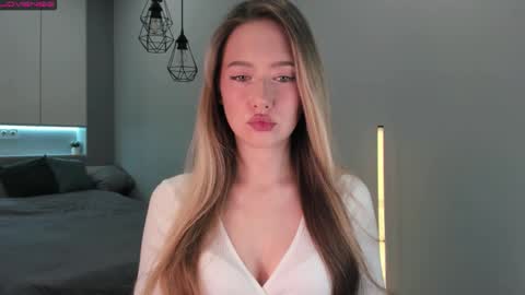 Snapshot of longoriaeva chatting on 11-29-25, 03:26 Eva online show from 11-29-25, 03:26