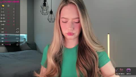 Snapshot of longoriaeva chatting on 12-22-25, 10:56 Eva online show from 12-22-25, 10:56