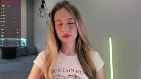 Snapshot of longoriaeva chatting on 03-28-26, 12:16 Eva online show from 03-28-26, 12:16