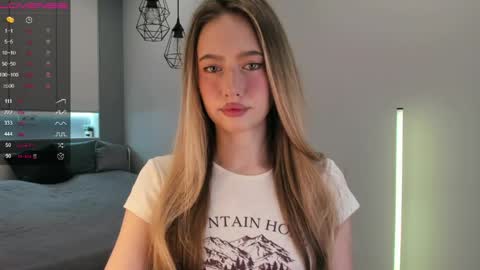 Snapshot of longoriaeva chatting on 04-14-26, 03:07 Eva online show from 04-14-26, 03:07