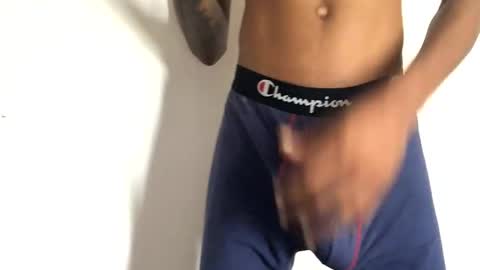 Snapshot of longshaft_ chatting on 11-11-25, 03:34 longshaft_ online show from 11-11-25, 03:34