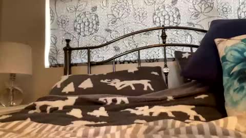 Snapshot of longshank09 chatting on 12-06-24, 12:16 longshank09 online show from 12-06-24, 12:16