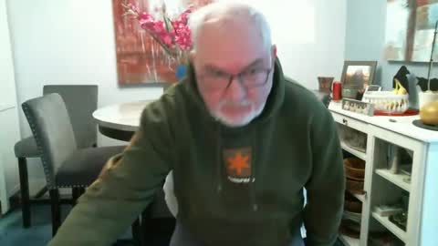 Snapshot of loop102 chatting on 09-30-25, 07:30 loop102 online show from 09-30-25, 07:30