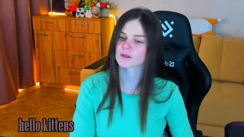 Snapshot of lora_cain chatting on 12-19-24, 03:08 Lora Cain online show from 12-19-24, 03:08