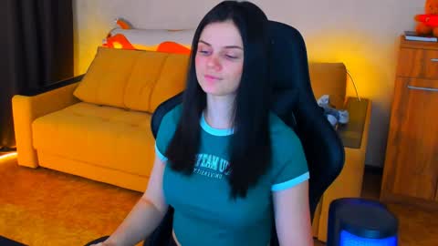Snapshot of lora_cain chatting on 01-15-25, 01:45 Lora Cain online show from 01-15-25, 01:45