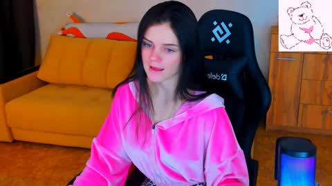 Snapshot of lora_cain chatting on 01-18-25, 04:10 Lora Cain online show from 01-18-25, 04:10
