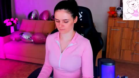 Snapshot of lora_cain chatting on 02-14-25, 10:14 Lora Cain online show from 02-14-25, 10:14