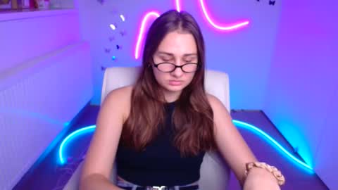 Lora online show from 11-04-25, 06:23