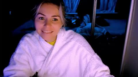 Snapshot of loraboyar chatting on 10-10-25, 02:21 Lora online show from 10-10-25, 02:21