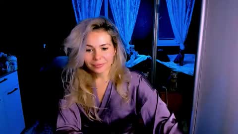 Lora online show from 11-27-25, 02:02