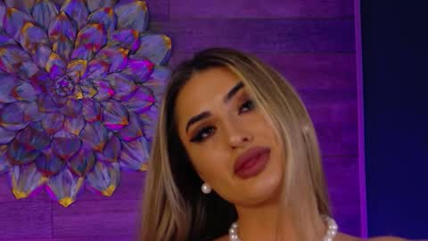 Lora online show from 11-29-25, 08:45