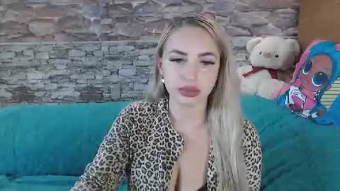 Queen LoraSinClare online show from 10-09-25, 09:40