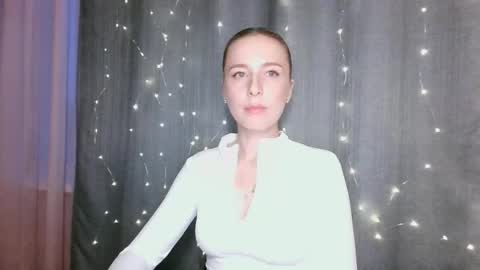 loravine online show from 03-25-26, 03:18