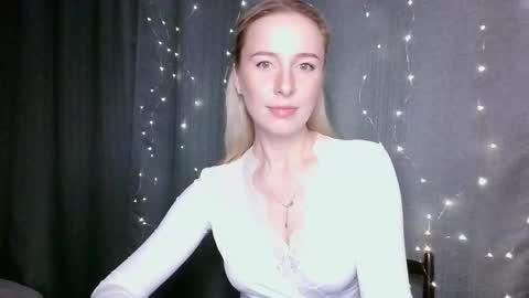 loravine online show from 03-28-26, 03:22