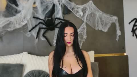 Snapshot of lorawarnner chatting on 10-30-25, 04:52 Miss online show from 10-30-25, 04:52