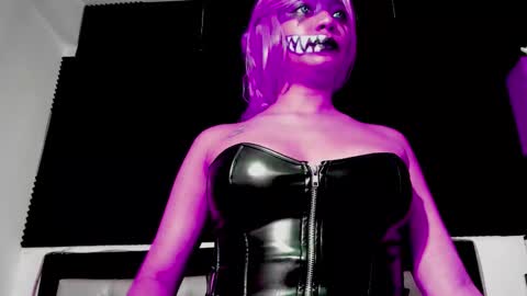 Lore Depp online show from 10-17-25, 05:21