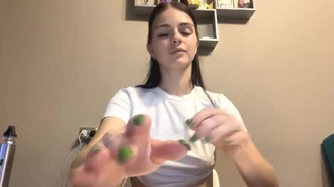 Snapshot of loreeluben chatting on 09-18-25, 01:13 Olivia online show from 09-18-25, 01:13