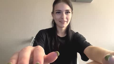 Snapshot of loreeluben chatting on 09-19-25, 04:25 Olivia online show from 09-19-25, 04:25