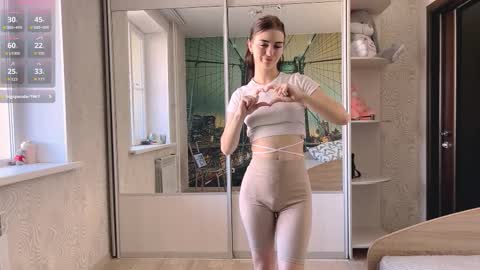 Snapshot of loreeluben chatting on 10-24-25, 05:15 Olivia online show from 10-24-25, 05:15