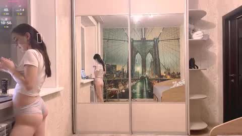 Snapshot of loreeluben chatting on 11-11-25, 12:27 Olivia online show from 11-11-25, 12:27