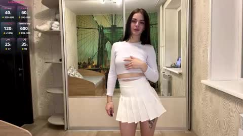 Snapshot of loreeluben chatting on 11-18-25, 01:15 Olivia online show from 11-18-25, 01:15