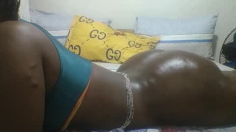 Snapshot of loreencutie chatting on 10-20-25, 07:03 loreen online show from 10-20-25, 07:03