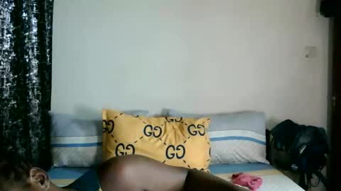 Snapshot of loreencutie chatting on 11-24-25, 07:02 loreen online show from 11-24-25, 07:02