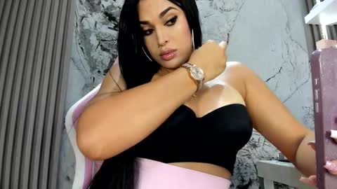 Doll Queen online show from 11-15-25, 06:04