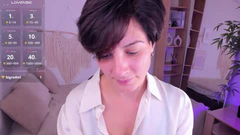 Snapshot of loren_daze chatting on 10-17-25, 02:08 Loren online show from 10-17-25, 02:08