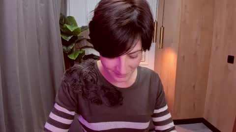 Snapshot of loren_daze chatting on 10-22-25, 02:28 Loren online show from 10-22-25, 02:28