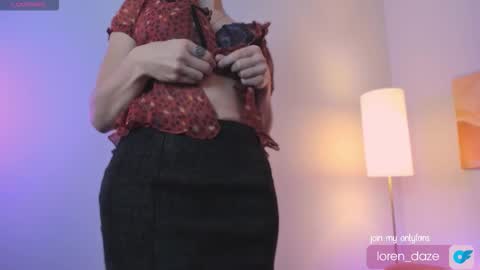 Snapshot of loren_daze chatting on 11-11-25, 02:50 Loren online show from 11-11-25, 02:50