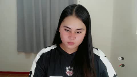 Snapshot of lorenpage_love chatting on 12-15-24, 06:29 LOREN online show from 12-15-24, 06:29
